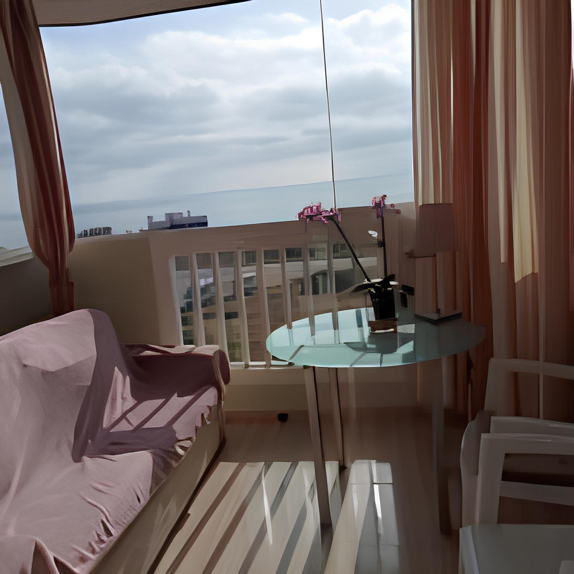 De Un Apartment *
